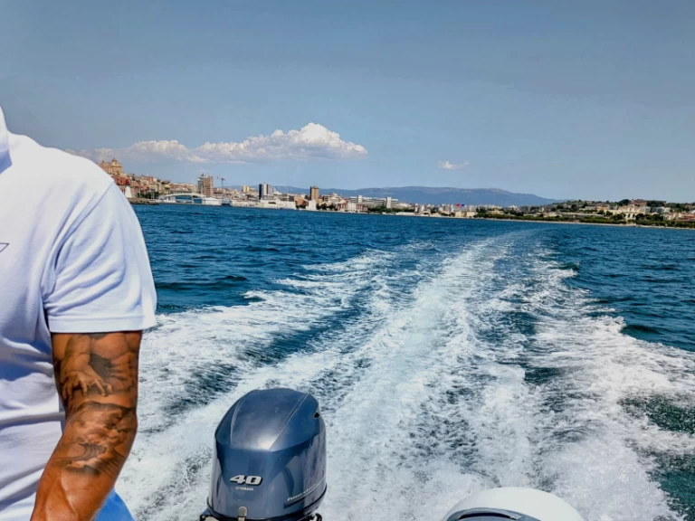 Alquiler de barcos Cagliari Port barato de Bwa 550 Pro