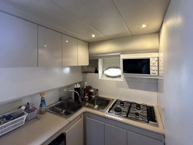 Alquiler Lancha Rizzardi con o sin  título de navegación