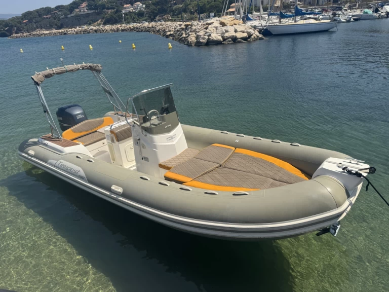 Alquiler de embarcaciones Capelli Tempest 690 Luxe enLa Madrague en Samboat