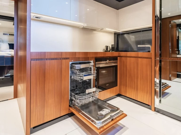 Alquiler de Riva Rebel 66 en Saint-Tropez