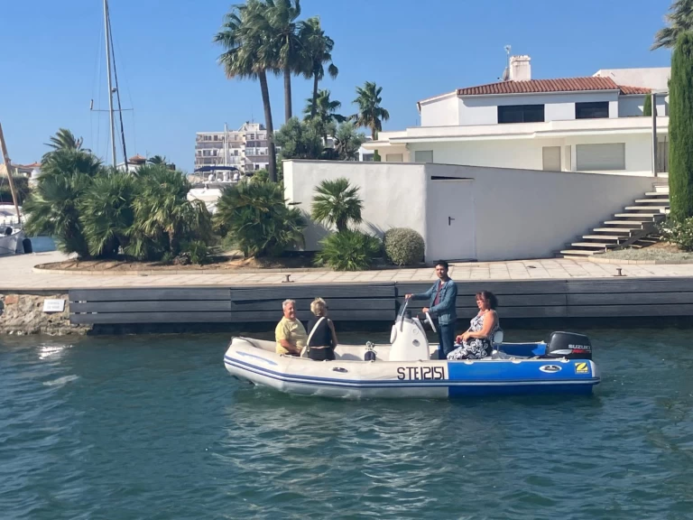 Alquiler Neumática Zodiac con o sin  título de navegación