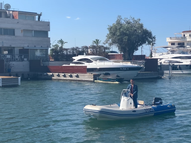 Zodiac Medline 500 de alquiler a Empuriabrava