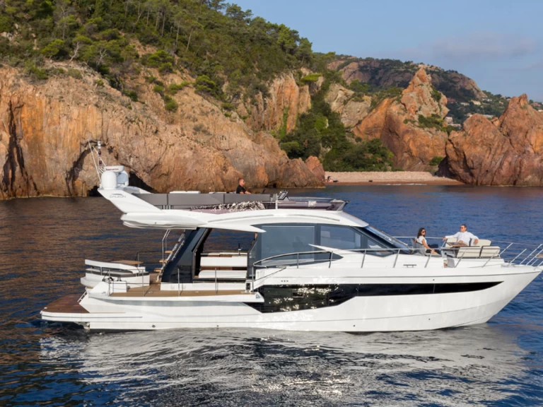 Alquiler de embarcaciones Galeon Galeon 500 Fly enSaint-Tropez en Samboat