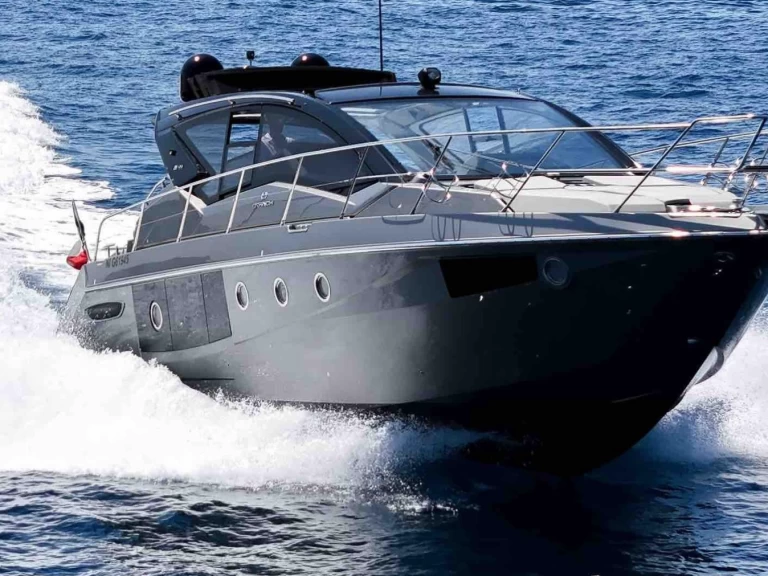 Alquiler de embarcaciones Cranchi M 44 enSaint-Tropez en Samboat