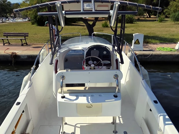 Alquiler de barcos Saint-Florent barato de Flyer 750 Open