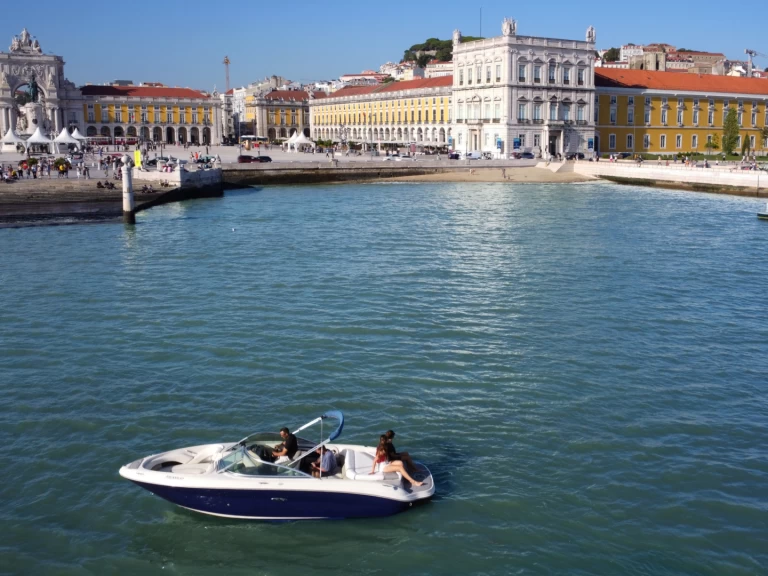 Sea Ray Sea Ray 220 Select de alquiler a Lisboa