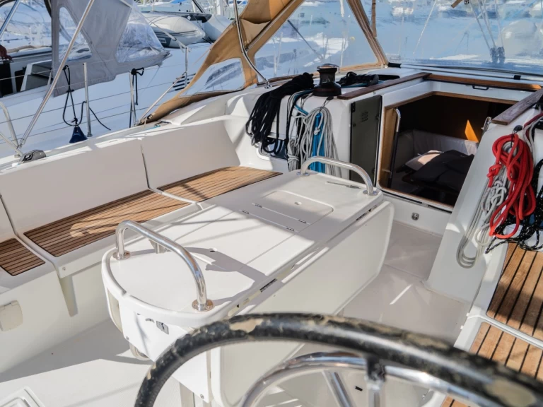 Alquiler de Velero, con o sin patrón Jeanneau Álimos