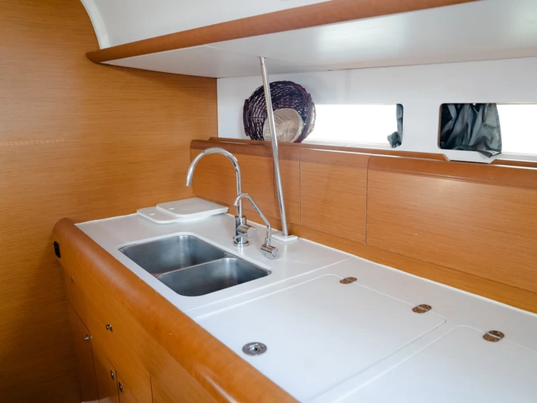 Alquiler Velero Jeanneau con o sin  título de navegación