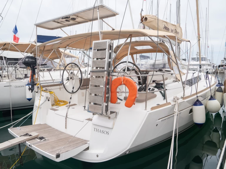 Alquiler de Jeanneau Sun Odyssey 479 en Álimos
