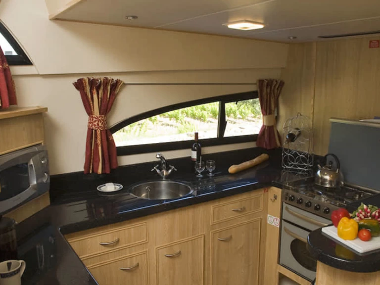Alquiler de Le Boat Royal Mystique A en Branges