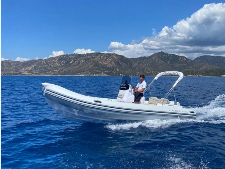 Alquiler de Italboats Predator 599 AS en Villasimius