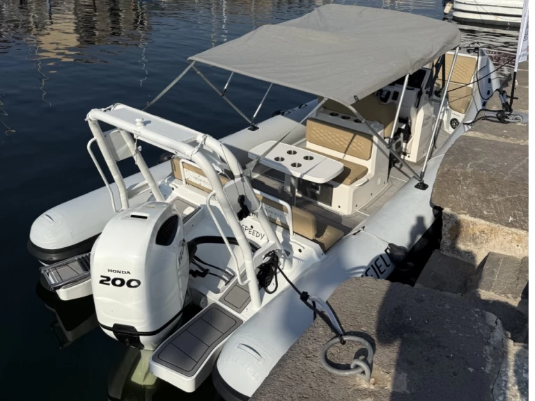 Alquiler de Highfield Patrol 760 en Marseillan