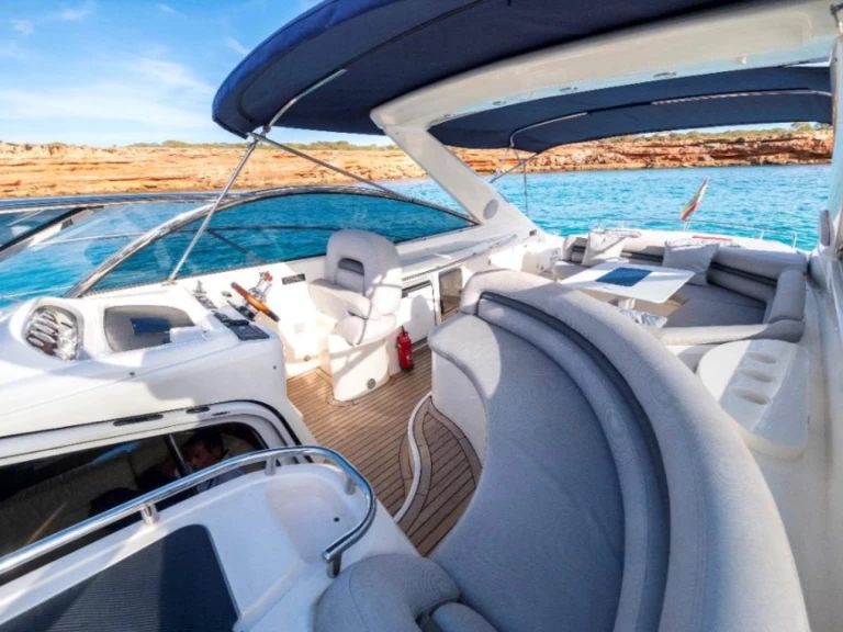 Alquiler de embarcaciones Sunseeker Camargue 50 enIbiza (Ciudad) en Samboat