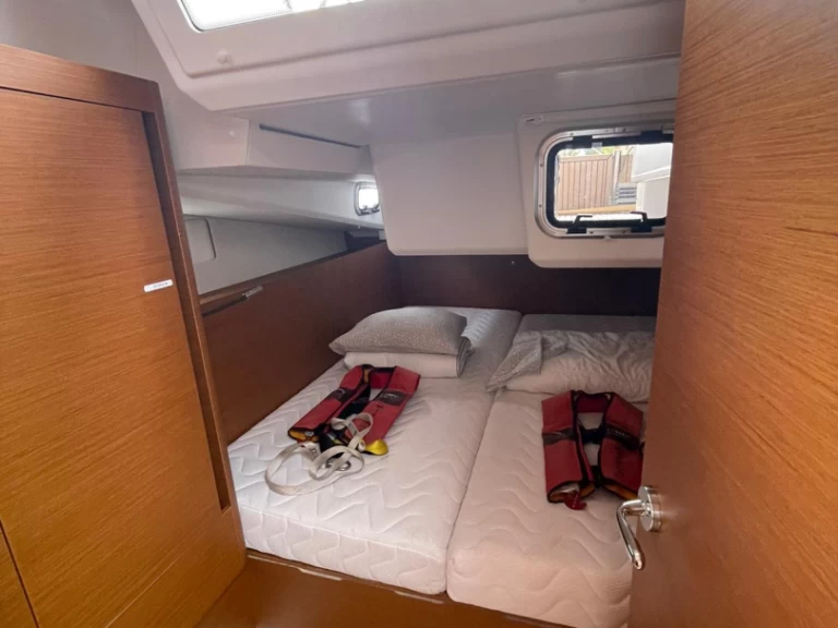 Jeanneau Sun Odyssey 440 de alquiler a Palma de Mallorca
