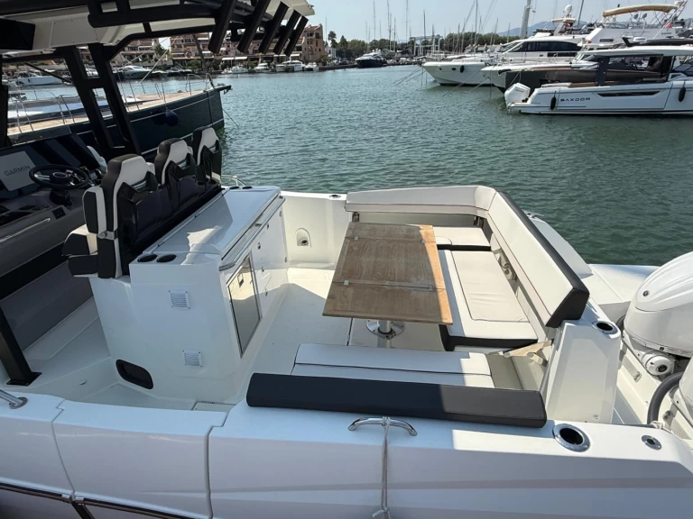Alquiler de barcos Cogolin barato de cap camarat 10.5 CC