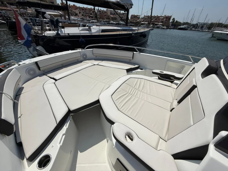Alquiler de Jeanneau cap camarat 10.5 CC en Cogolin