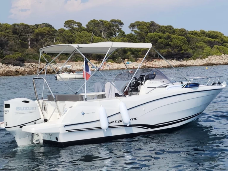 Alquiler de embarcaciones Jeanneau Cap Camarat 6.5 WA Serie 3 enAntibes en Samboat