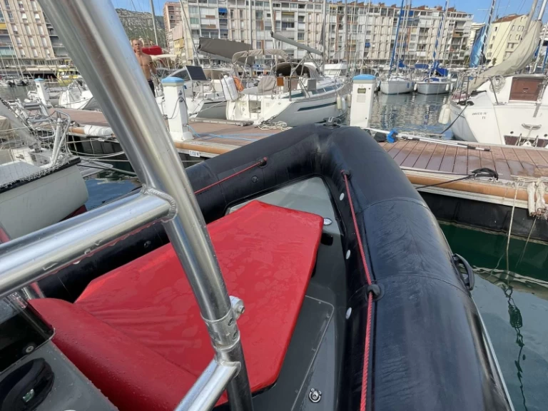 Alquiler de barcos Toulon barato de Karbon 750 sport 6 