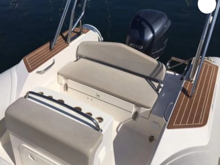 Alquiler de embarcaciones Capelli Tempest 700 enPortigliolo en Samboat