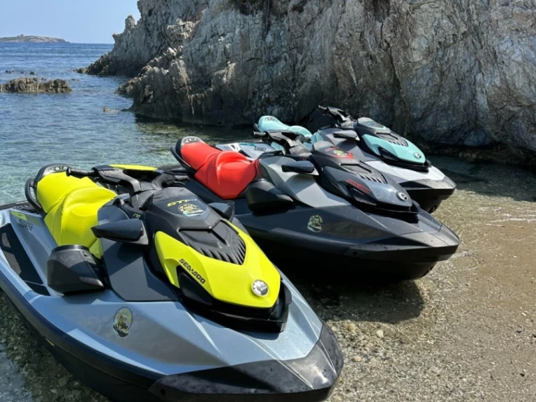 Alquiler Moto de agua Sea-Doo con o sin  título de navegación