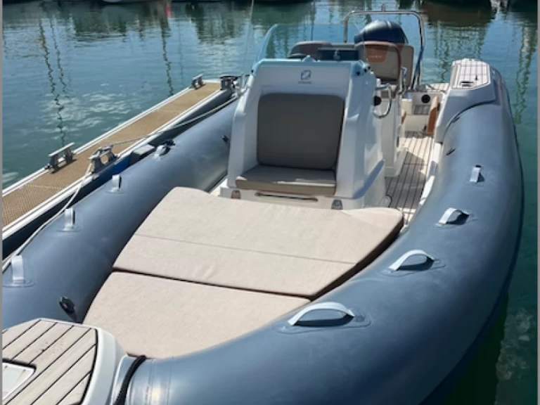 Alquiler Neumática Zodiac con o sin  título de navegación