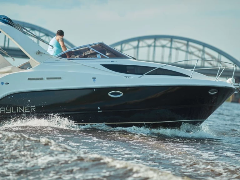 Alquiler de embarcaciones Bayliner Bayliner 285 Cruiser enVieux Port de Cannes en Samboat