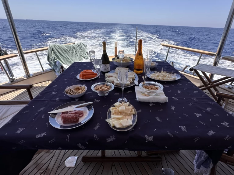 Menorquin-Yachts Menorquin yacht 160 fly  de alquiler a Marzamemi