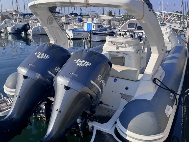 Alquiler Neumática Nuova Jolly con o sin  título de navegación