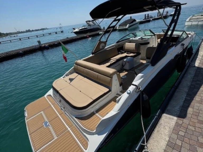Sea Ray Sea Ray 270 SDX de alquiler a Bardolino