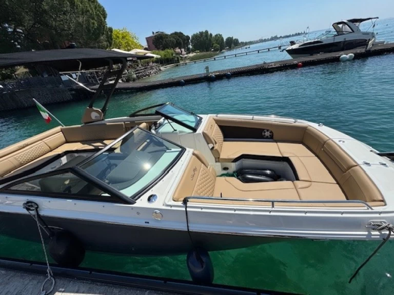 Alquiler de Sea Ray Sea Ray 270 SDX en Bardolino
