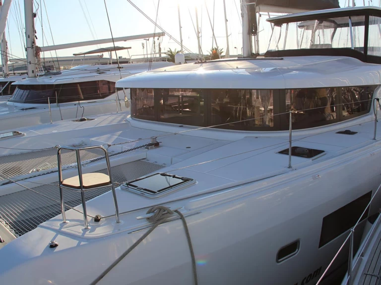 Alquiler Catamarán Lagoon con o sin  título de navegación