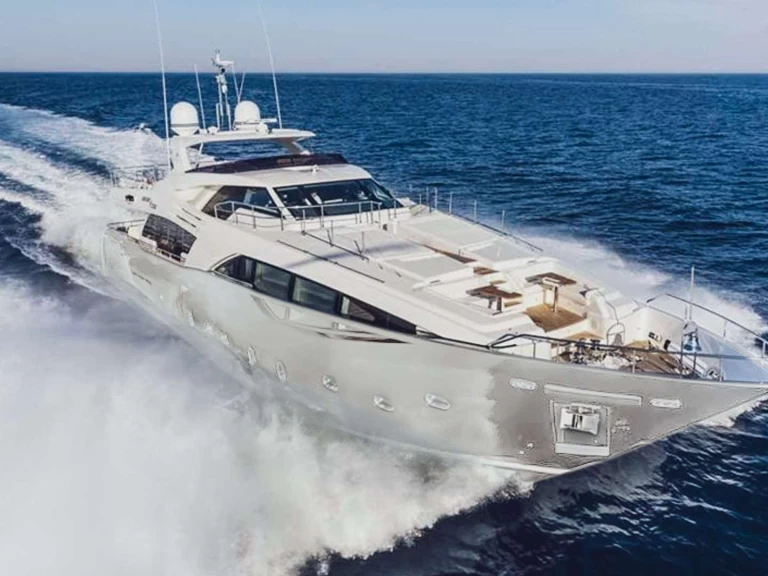Alquiler de embarcaciones Ferretti Morning Star enKumbor en Samboat