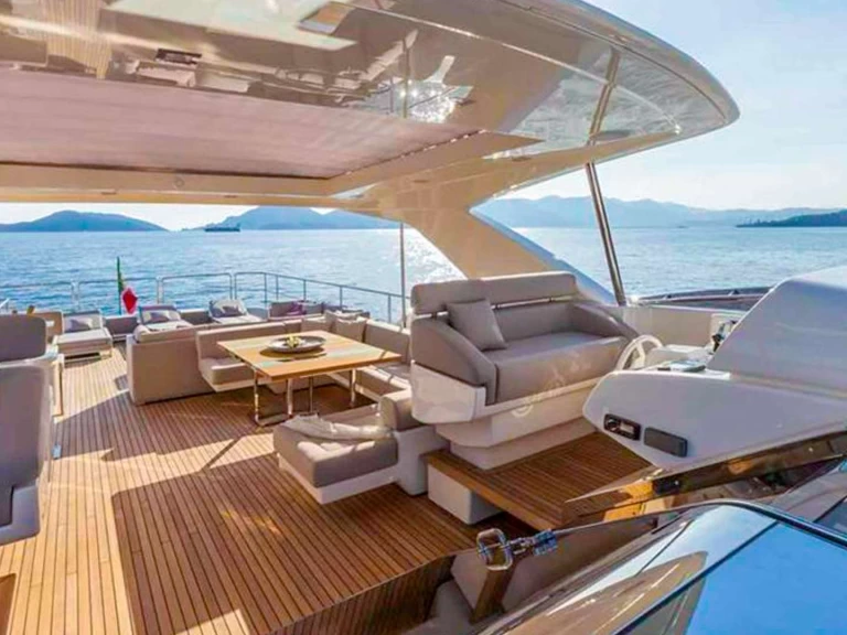 Alquiler de embarcaciones Ferretti Morning Star enKumbor en Samboat