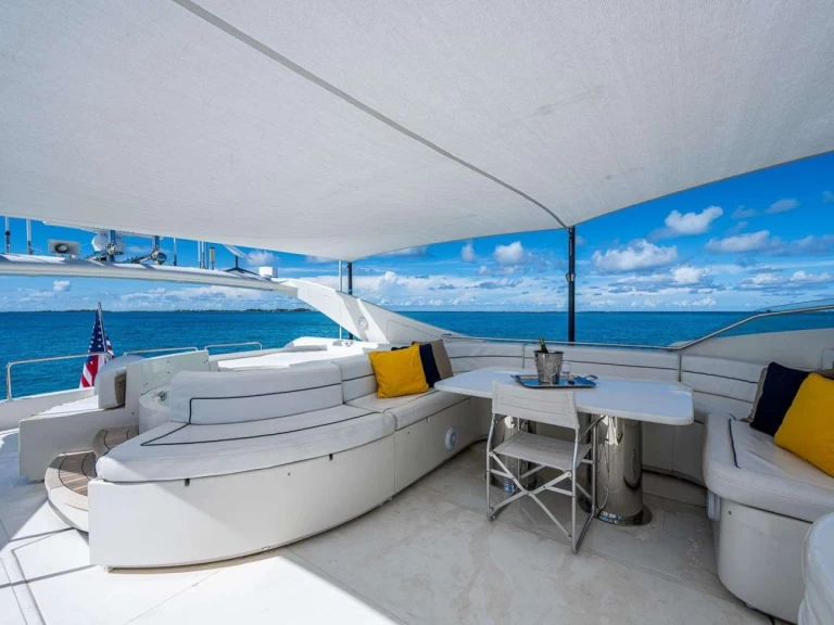 Alquiler Yate de lujo Ferretti con o sin  título de navegación