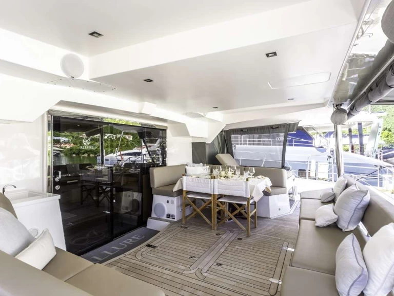 Privilege ALLURE 64 de alquiler a Grenadines
