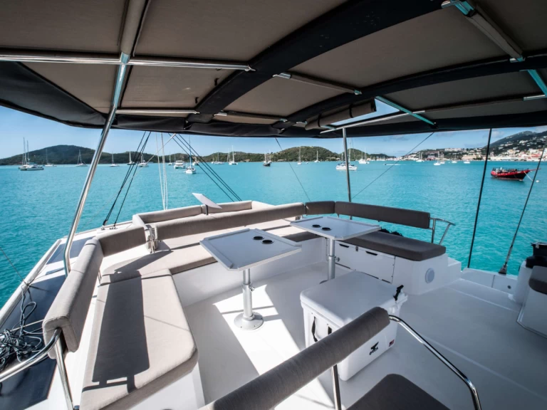 Alquiler Yate de lujo Bali con o sin  título de navegación