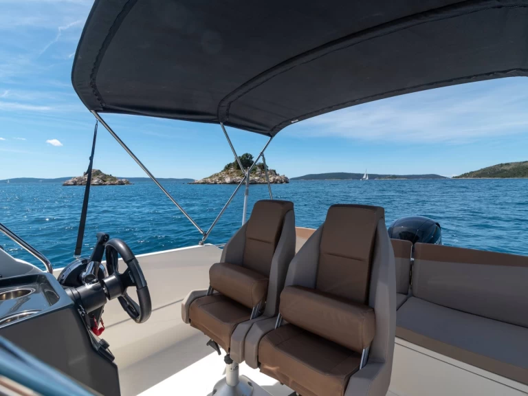 Alquiler de barcos Split barato de Activ 675 Open Sport