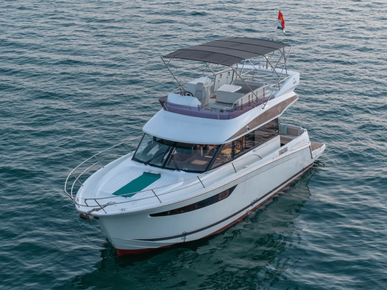 Jeanneau Velasco 43 Fly de alquiler a Hạ Long