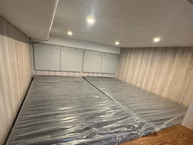 Alquiler de embarcaciones MIAMI GOLD  33 WALK AROUND enNápoles en Samboat