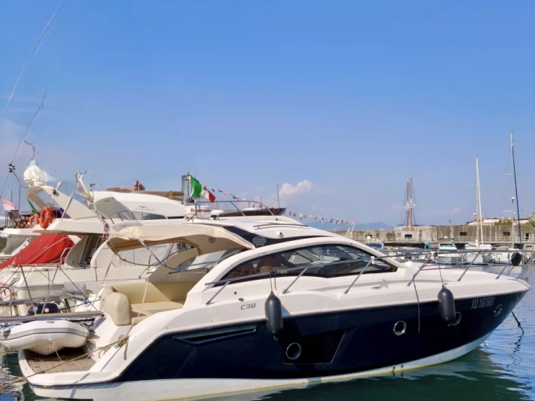 Sessa Marine C38 de alquiler a Nápoles
