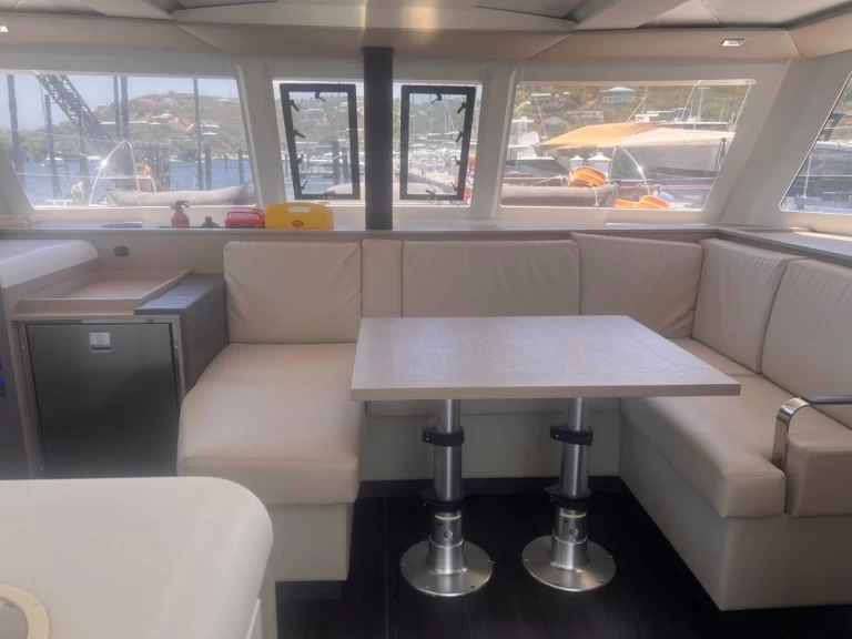 Alquiler de Catamarán, con o sin patrón Fountaine Pajot Parham Town