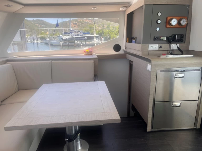 Alquiler Catamarán Fountaine Pajot con o sin  título de navegación