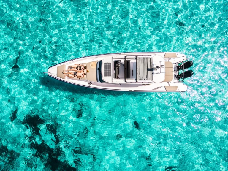 Axopar Axopar 37 Sun-Top de alquiler a Zaton