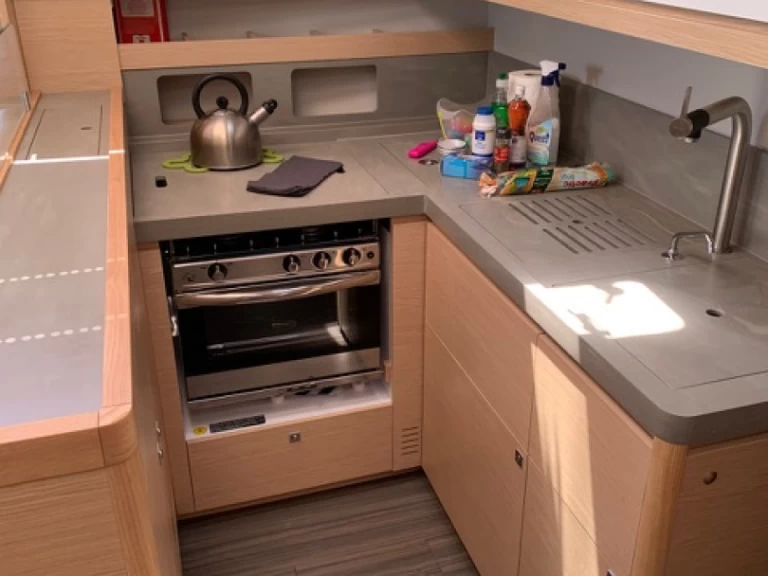 Velero para alquilar Lávrio al mejor precio