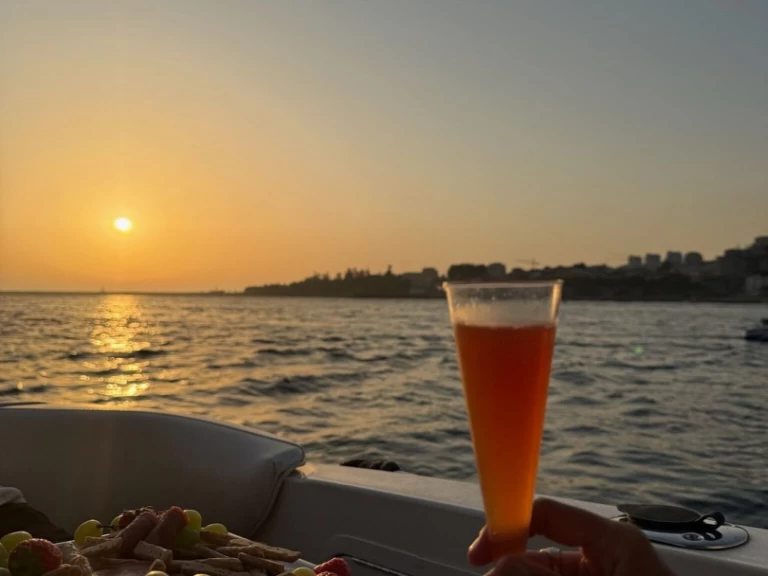 Alquiler Lancha Sea Ray con o sin  título de navegación