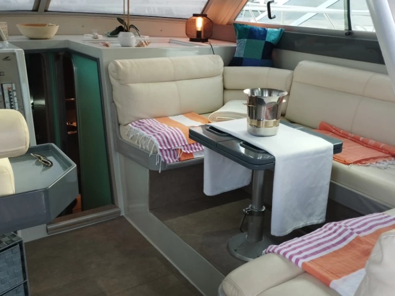 Alquiler de Ferretti Holiday Sea  en Cannes