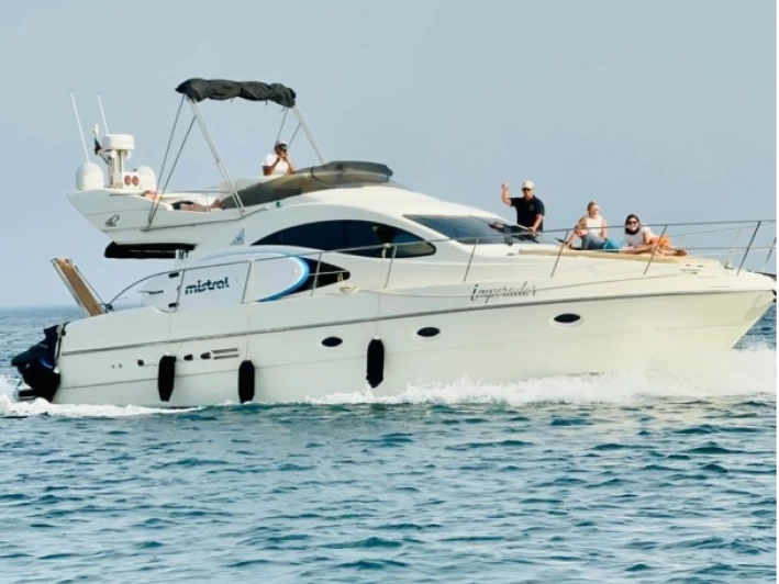 Alquiler de embarcaciones Azimut Azimut 42 Fly enTróia en Samboat