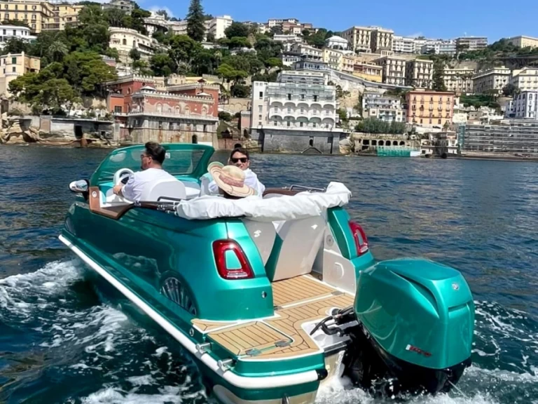 Alquiler de barcos Nápoles barato de 500 VIP LOUNGE