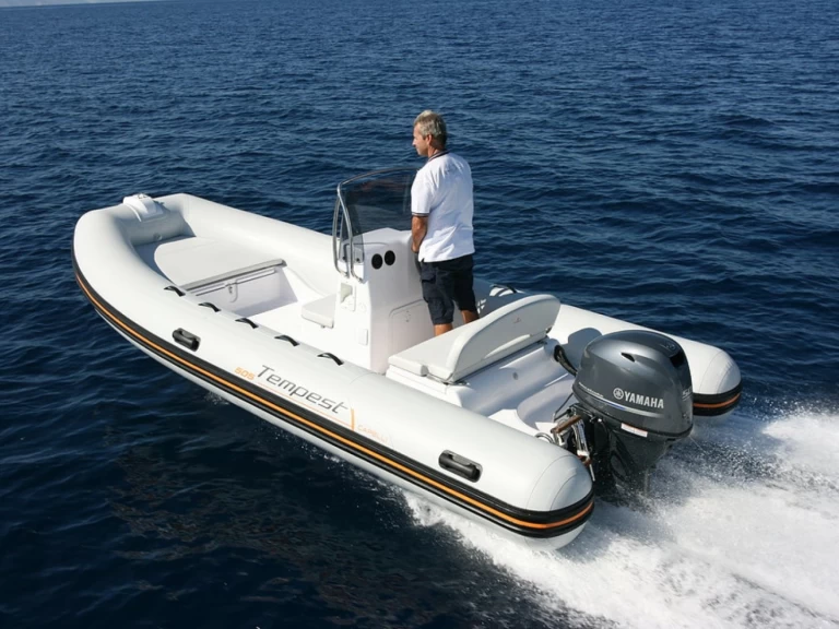 Alquiler Neumática Capelli con o sin  título de navegación