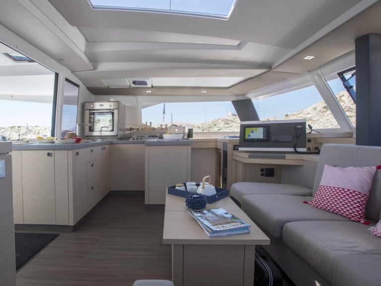 Alquiler de embarcaciones Fountaine Pajot Astrea 42 enMarsella en Samboat